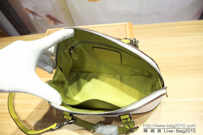 COACH蔻馳 海外代購品質 2018最新顏色 coach24589 全真皮小號貝殼包  Chz1372